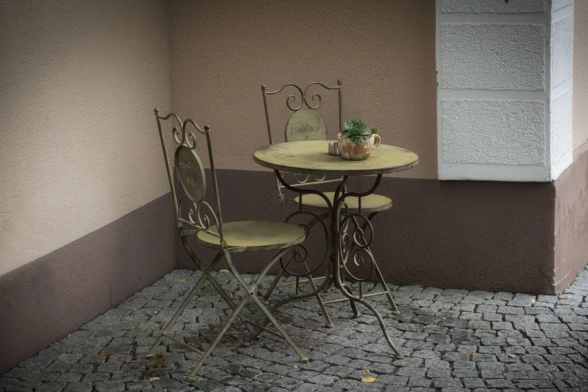 Small Garden Furniture Checklist: 10 Space-Saving Ideas for UK Courtyards